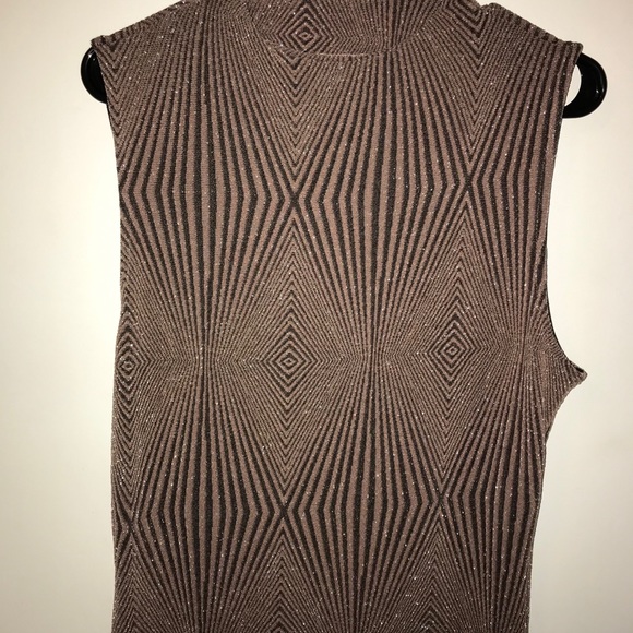 Curve hugging crew neck dress - Picture 3 of 3